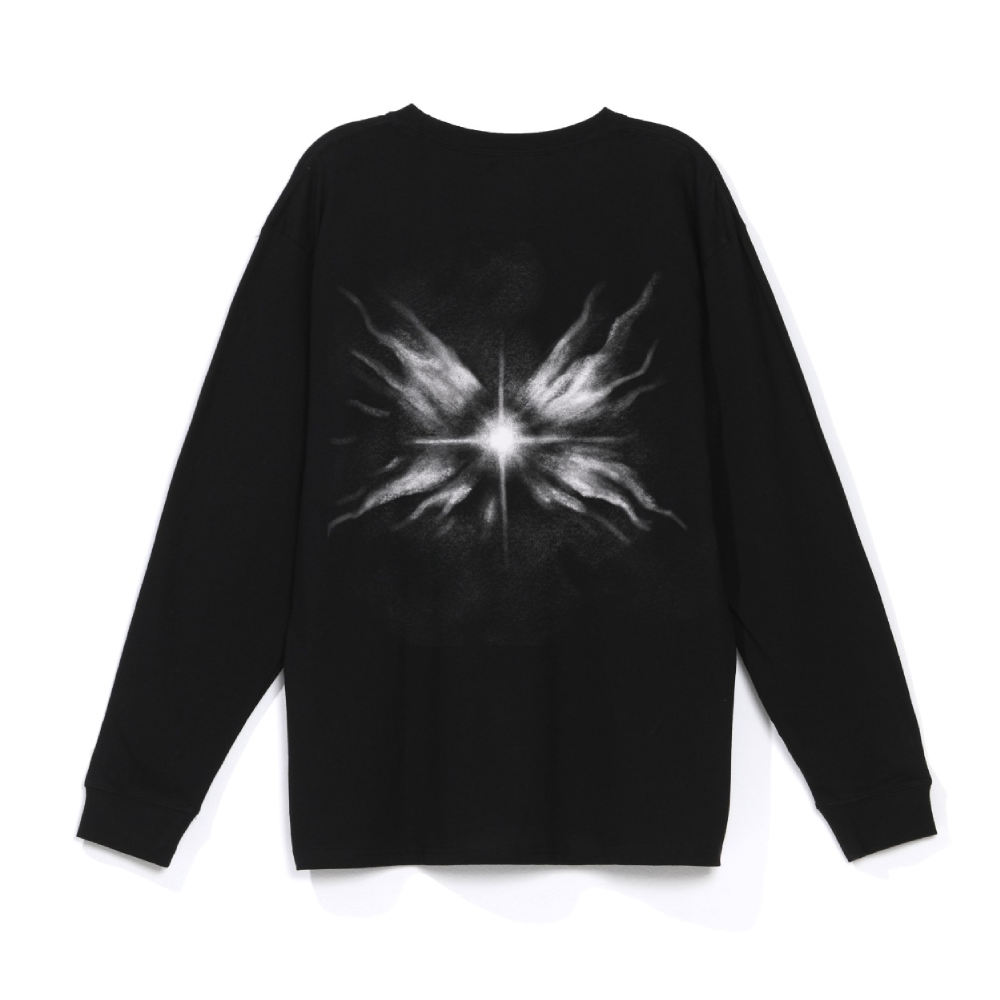 POLERA MANGA LARGA 'LETRA ANASTASIA' NEGRA