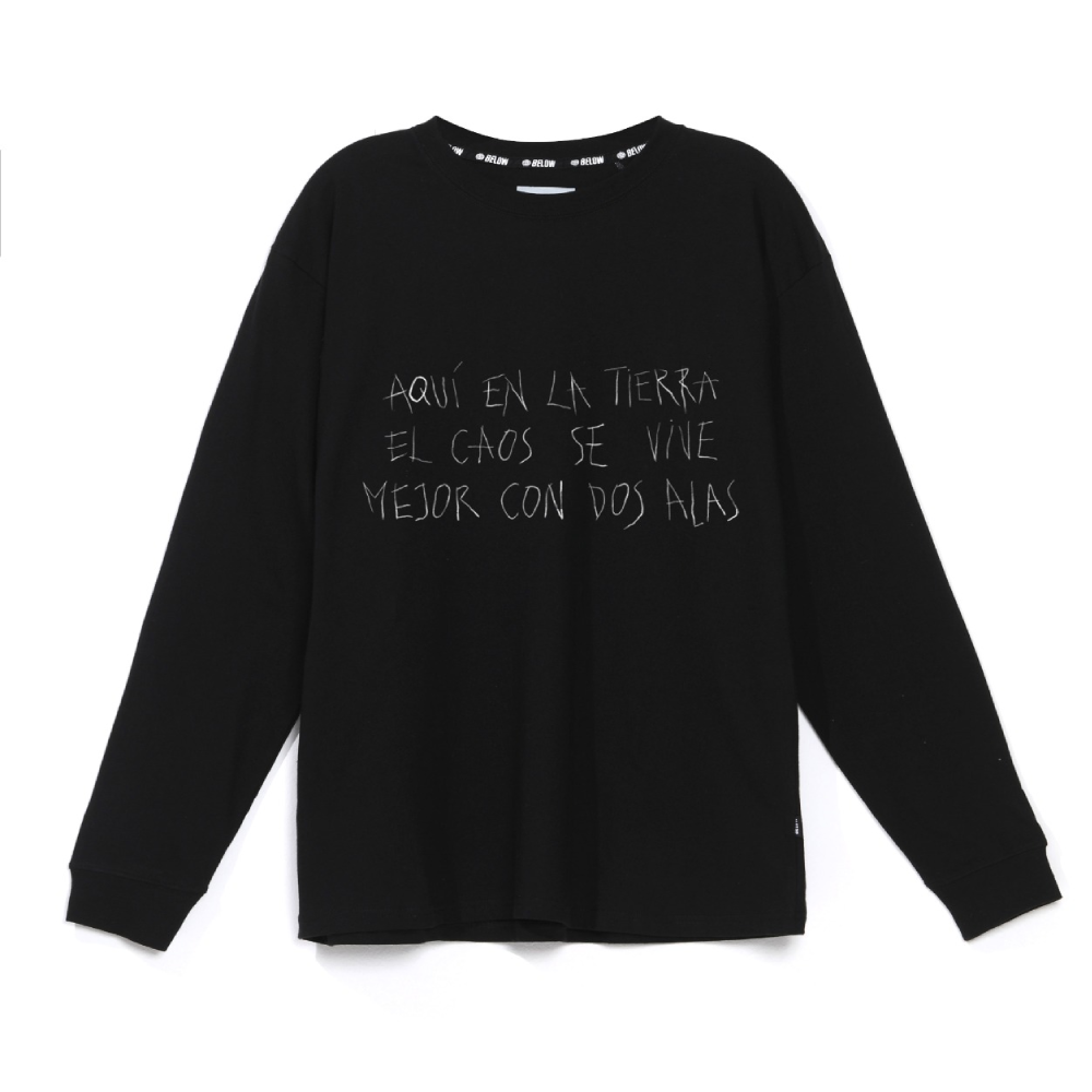 POLERA MANGA LARGA 'LETRA ANASTASIA' NEGRA