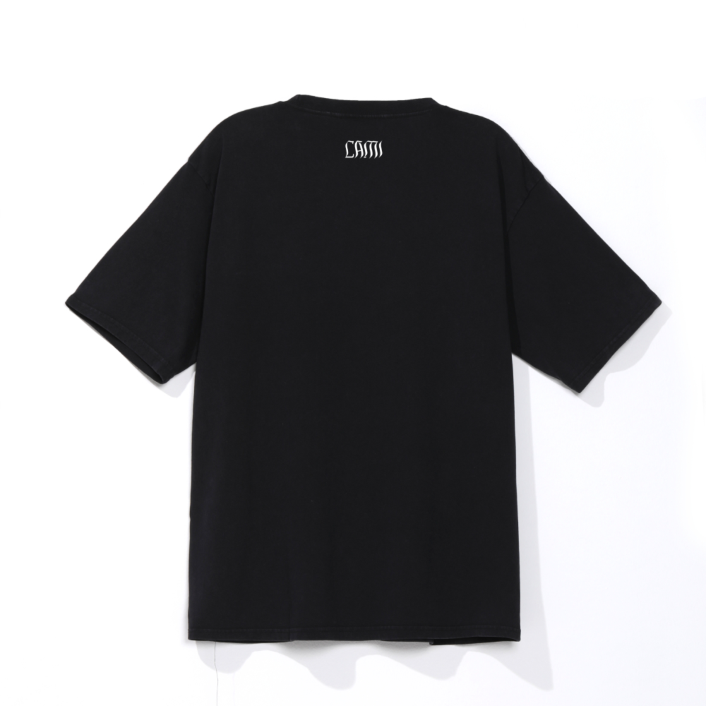 POLERA MANGA CORTA MONSTRUO NEGRA UMG Chile